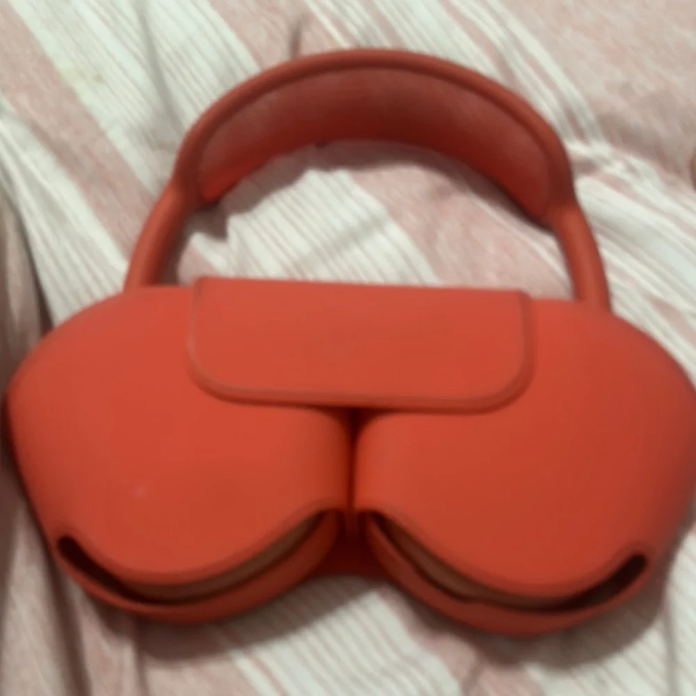 Apple AirPods Max in Red. They’re in excellent/good condition.